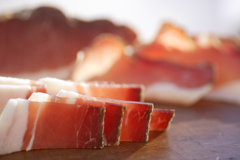 Speck Alto Adige IGP affettato